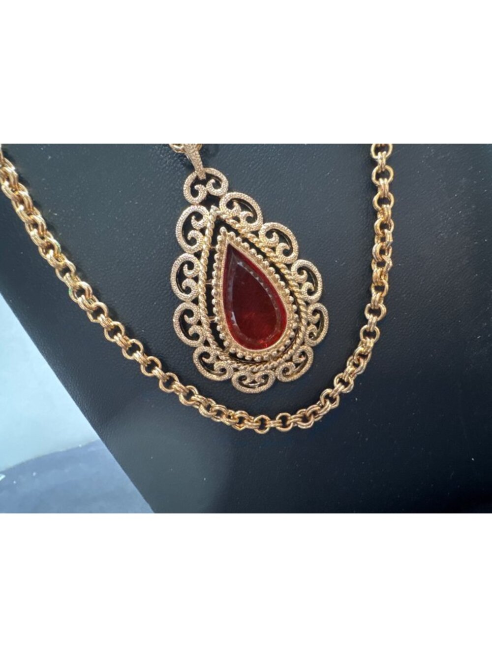 Avon 1973 Granada Necklace Gold-Tone Filigree Reddish-Orange Teardrop Crystal Pe